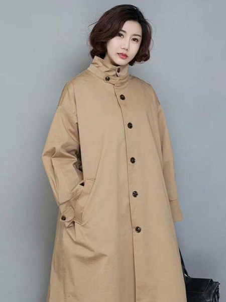 紫布语女装2022秋冬季卡其色大衣