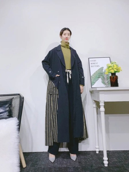 紫布语女装2022秋冬季黑色大衣