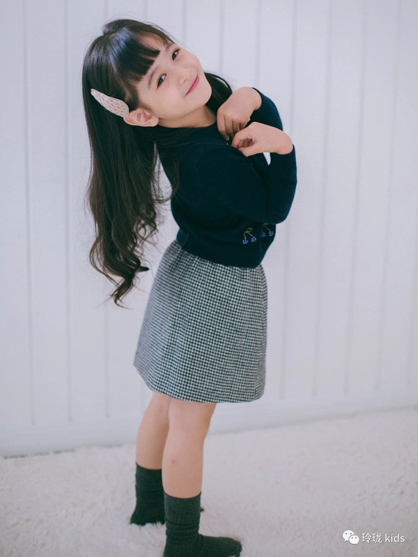 玲珑2022秋冬季黑色打底衫