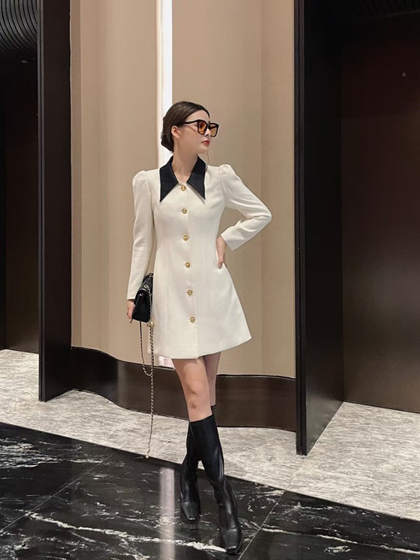 嫚慕丝2022秋冬季白色连衣裙