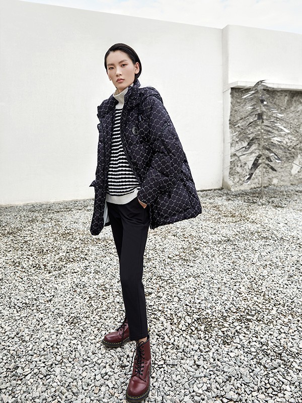 IN+茵嘉女装2022秋冬季黑色羽绒服