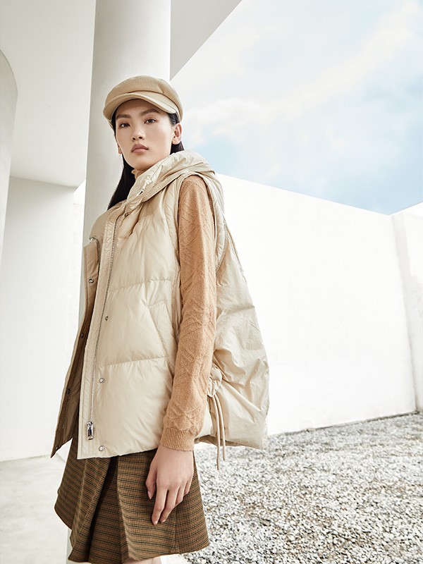 IN+茵嘉女装2022秋冬季白色马夹