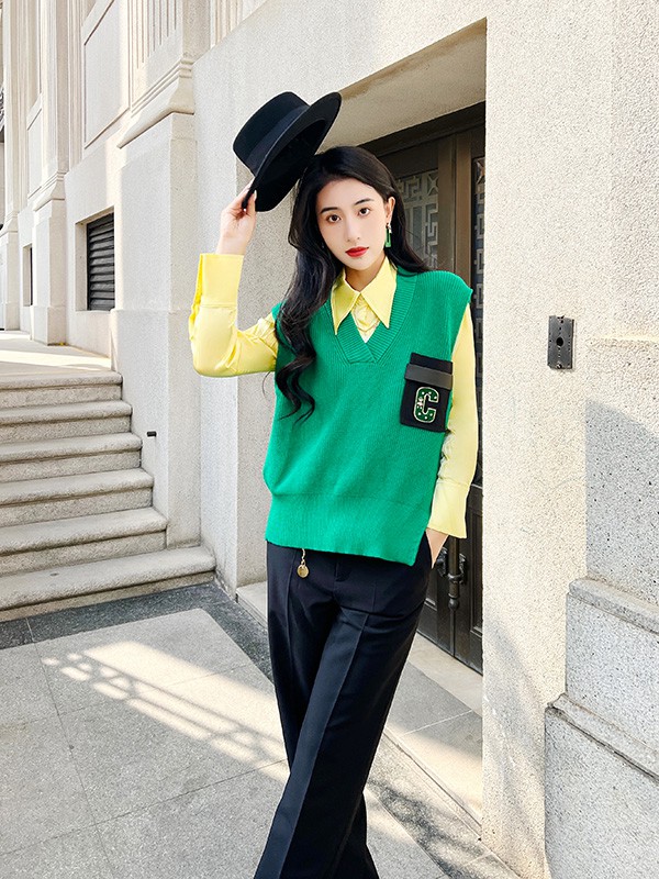 美诗缇2022秋冬季绿色背心
