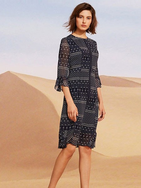 瓒妮佛女装2022秋冬季黑色连衣裙