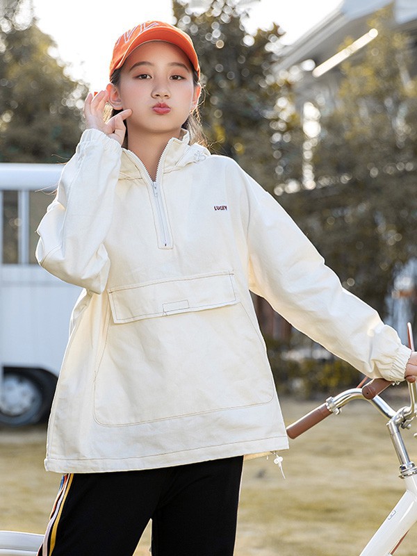 米珂凯蒂童装2022秋冬季白色卫衣