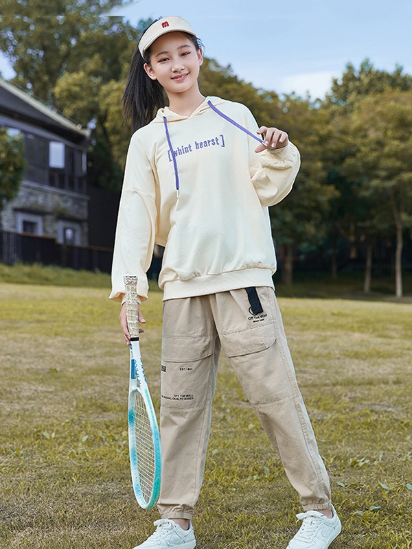 米珂凯蒂童装2022秋冬季卡其色长裤