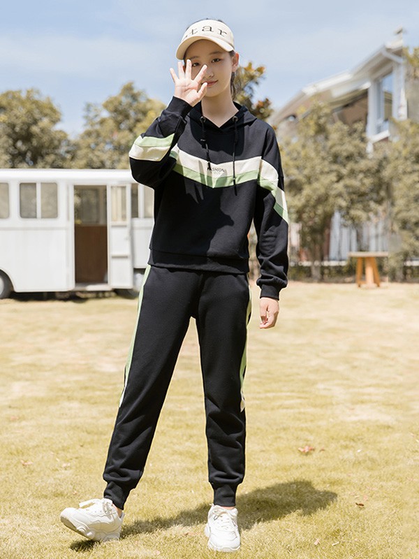 米珂凯蒂童装2022秋冬季黑色运动装