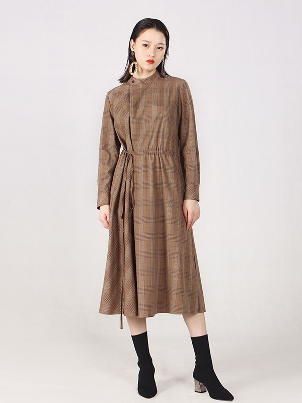 和言女装2022秋冬季卡其色连衣裙
