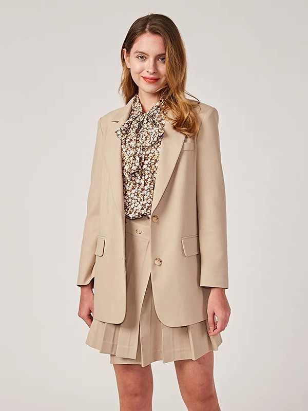 藏九女装2022秋冬季米色西装