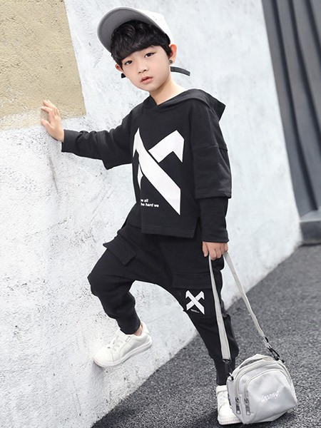 巴士猫童装2022春夏季黑色卫衣