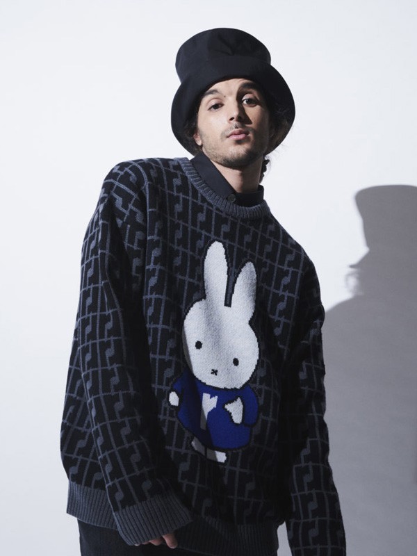 瑞诺玛2022秋冬季黑色毛衣