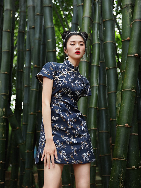 地素2022秋冬季藏蓝色旗袍