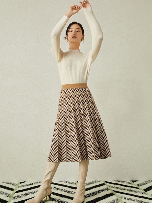 2022秋冬季白色针织衫