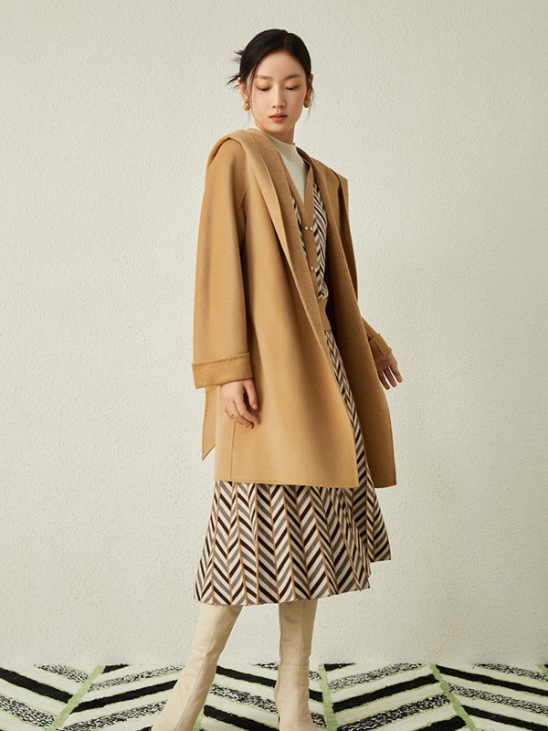 2022秋冬季卡其色大衣