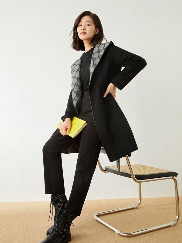 2022秋冬季黑色大衣