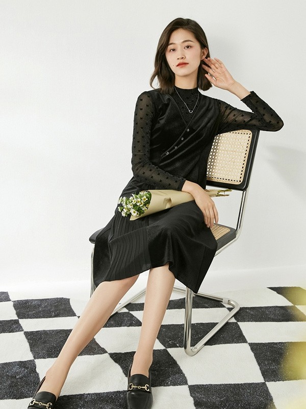 2022秋冬季黑色连衣裙