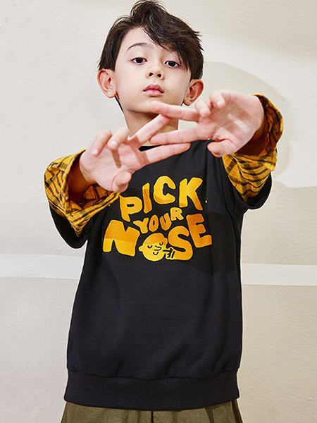 麦科贝尔童装2022春夏季黑色T恤