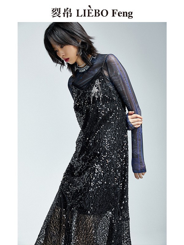 裂帛女装2022秋冬季黑色吊带裙