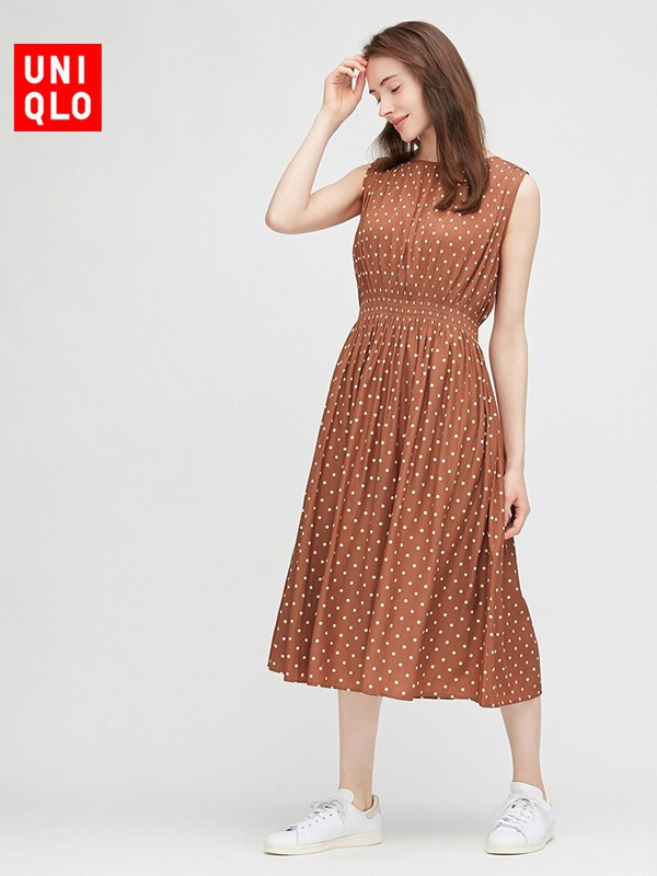优衣库休闲装2022秋冬季咖啡色连衣裙