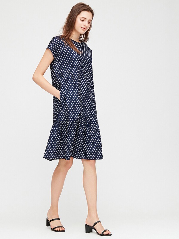 优衣库休闲装2022秋冬季黑色连衣裙