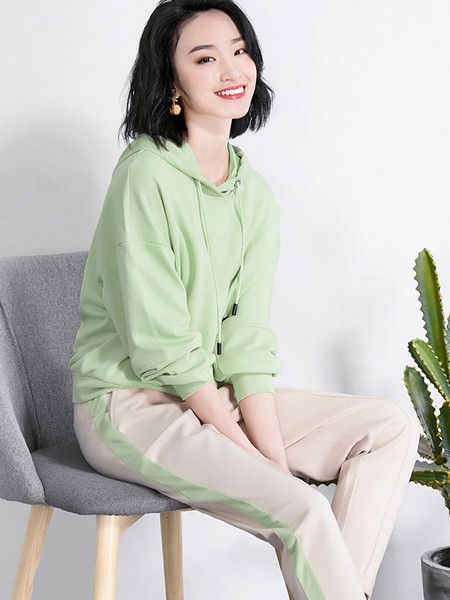 自由呼吸女装2022春夏季绿色T恤