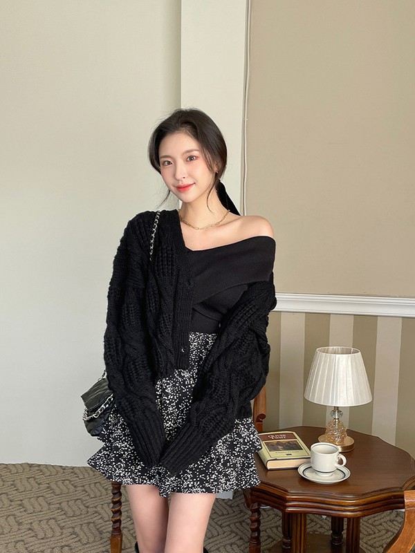 chuu女装2022秋季黑色针织衫