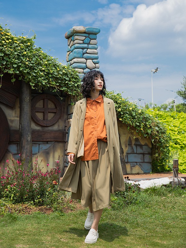 ​MO·陌女装2022秋冬季卡其色风衣
