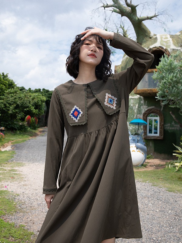 ​MO·陌女装2022秋冬季棕色连衣裙