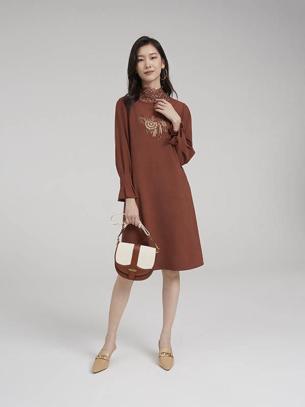 佛尼亚女装2022秋冬季咖啡色连衣裙