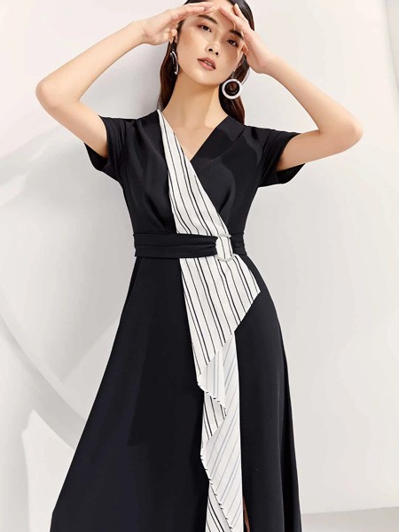 领弟女装2022春夏季黑色连衣裙