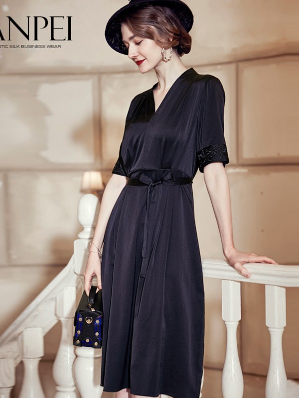 兰佩女装2022秋冬季黑色连衣裙