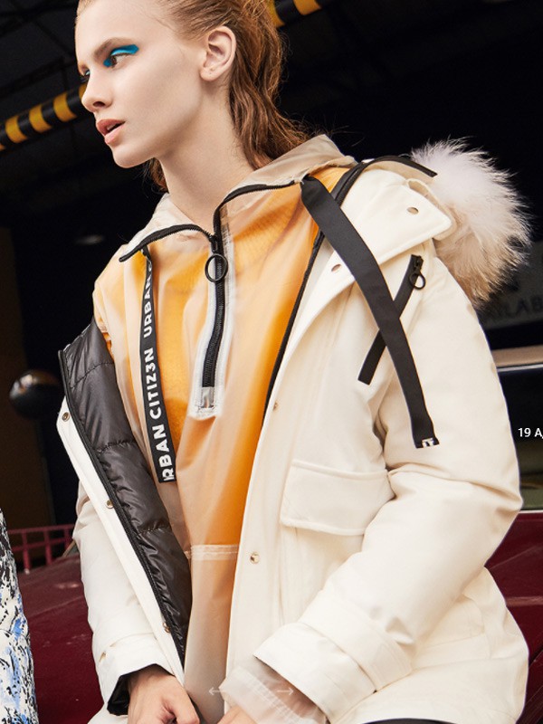 鸭鸭羽绒服2022秋冬季黄色卫衣