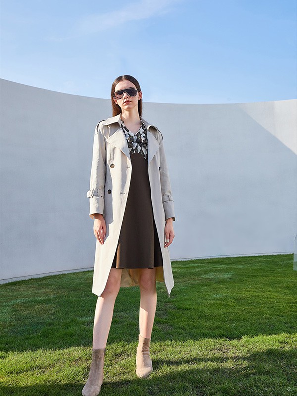 圣多衣2022秋冬季白色风衣