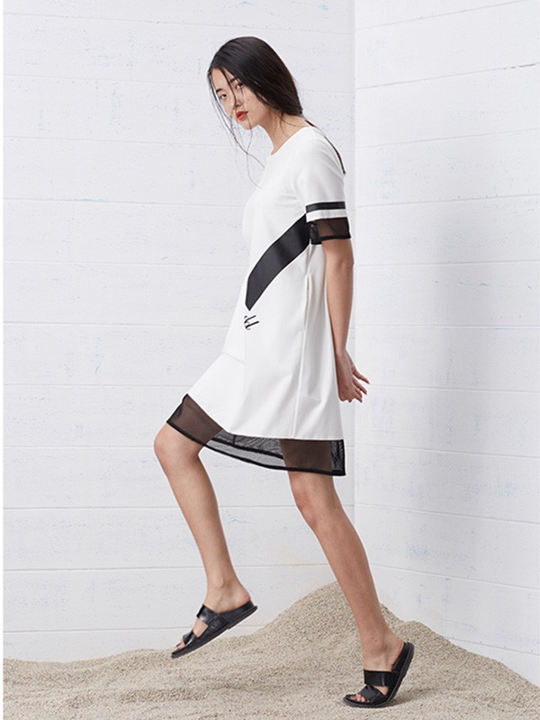 研色2022春夏季白色连衣裙