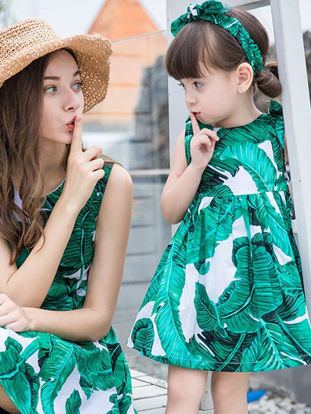 贝贝豆丁童装2022春夏季绿色连衣裙