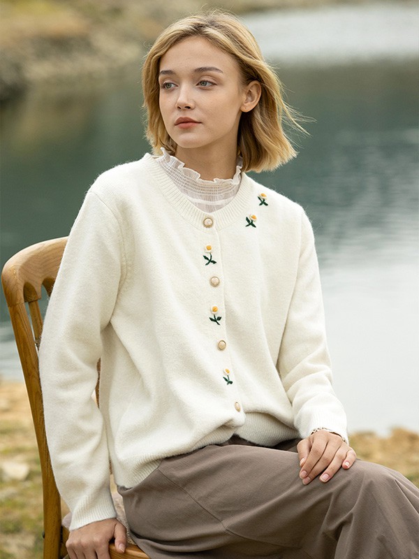 勾划2022秋冬季白色针织衫