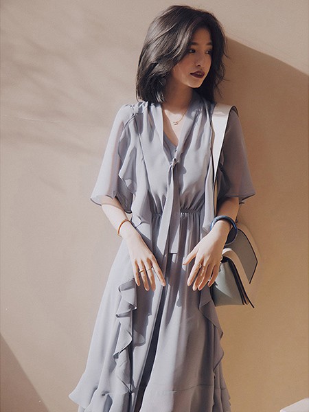 蔓缇蜜丝女装2022春夏季灰色连衣裙