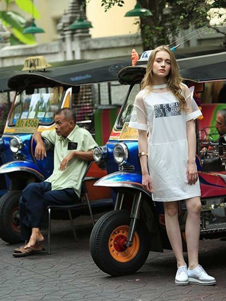 百佧丽女装2022春夏季白色连衣裙