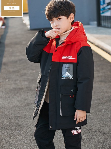 维尼力啦童装2022秋冬季拼色派克服