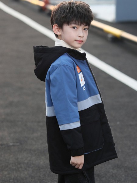 维尼力啦童装2022秋冬季拼色派克服
