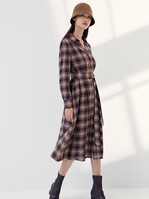 AM2022秋冬季咖啡色衬衫裙