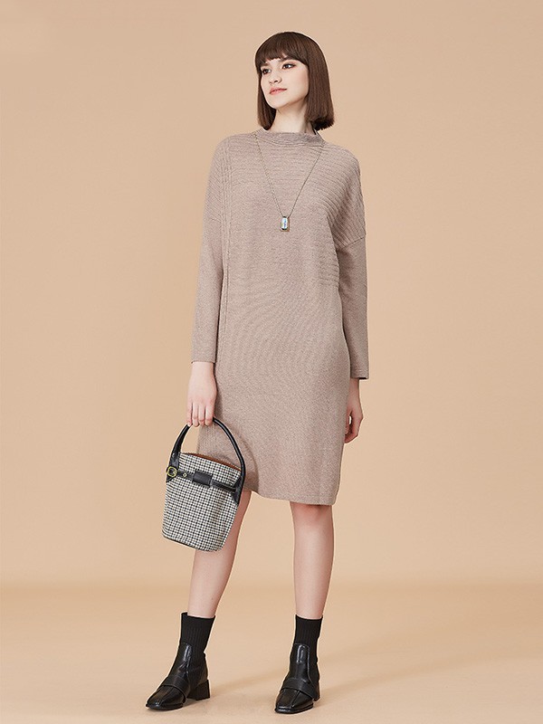 歌蒂诗2022秋冬季裸色毛衣裙