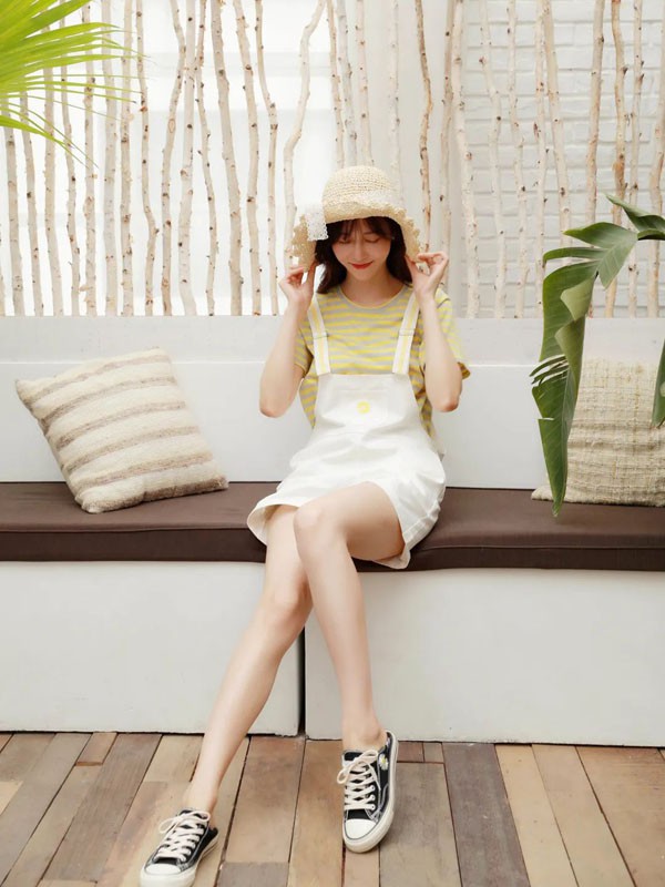 二号街角女装2022秋冬季白色背带裤