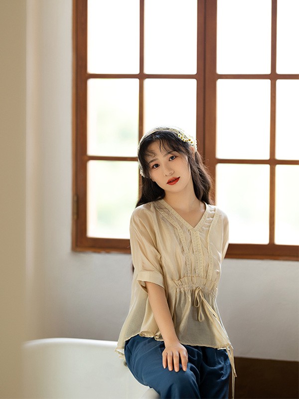 素订女装2022春夏季卡其色上衣