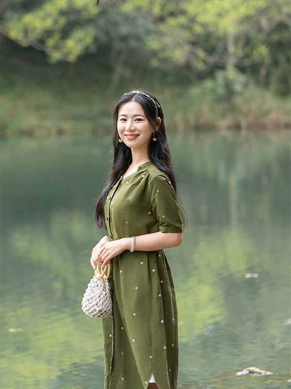 素订女装2022春夏季军绿色长裙