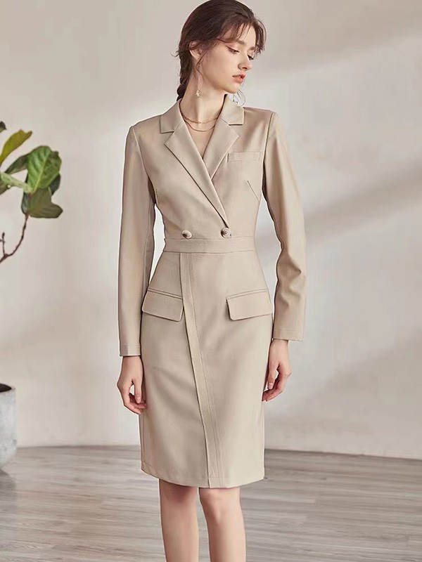 珂希莉2022秋冬季米色连衣裙