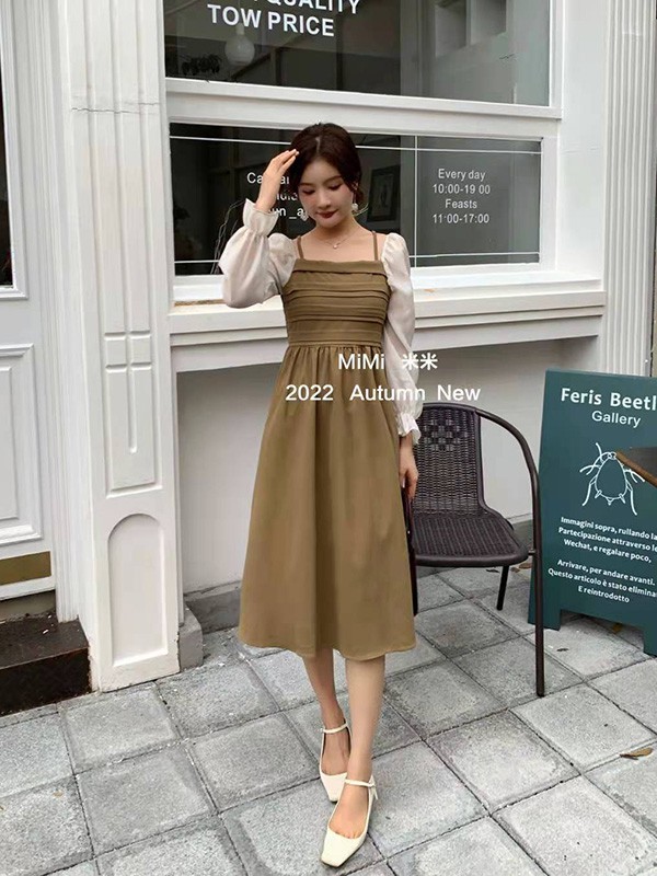 俏米图女装2022秋冬季军绿色连衣裙