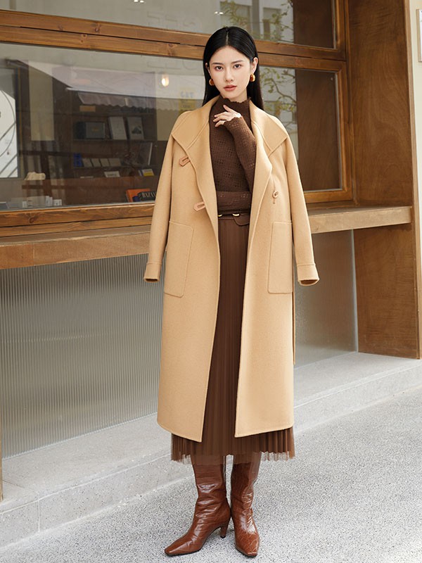 曼秀缤纷女装2022秋冬季卡其色大衣