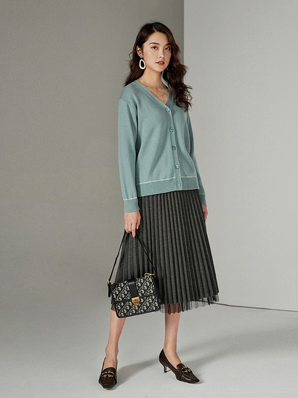 初棉2022秋冬季绿色针织衫