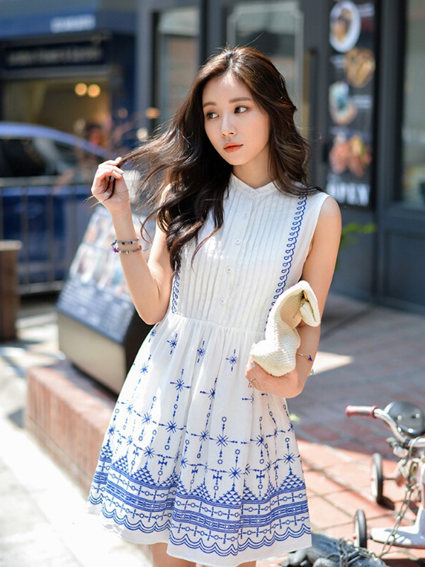润乙一2022春夏季白色连衣裙